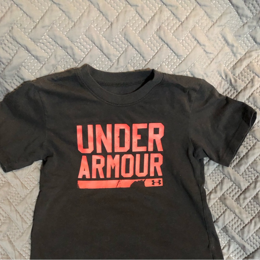 Under Armour Boys shirt sleeve tee